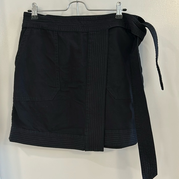 Banana Republic black wrap skirt - Picture 3 of 4